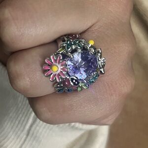 Beautiful bright ring!! With flowers